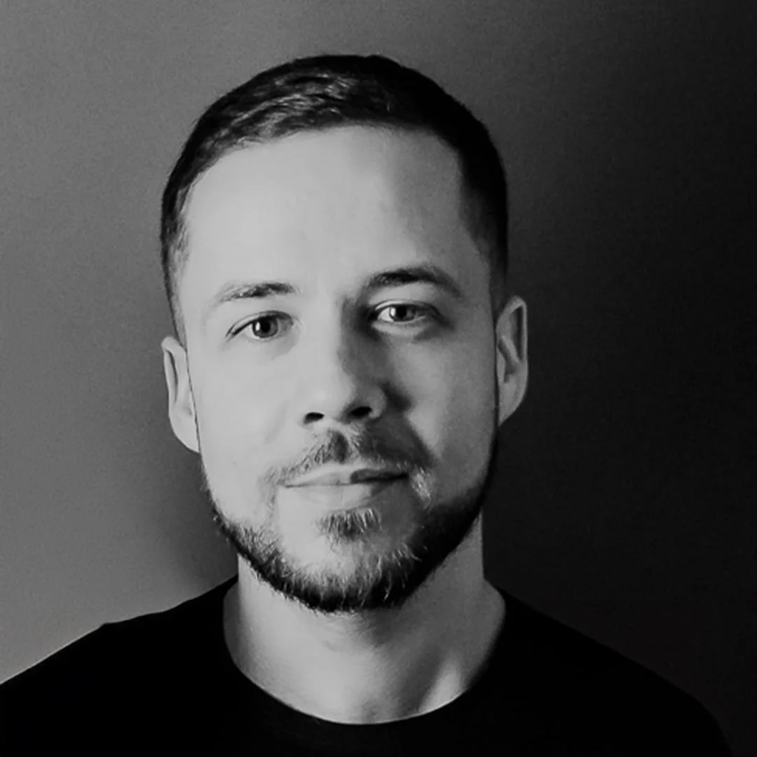 Retrato em preto e branco de Maurício Maciel